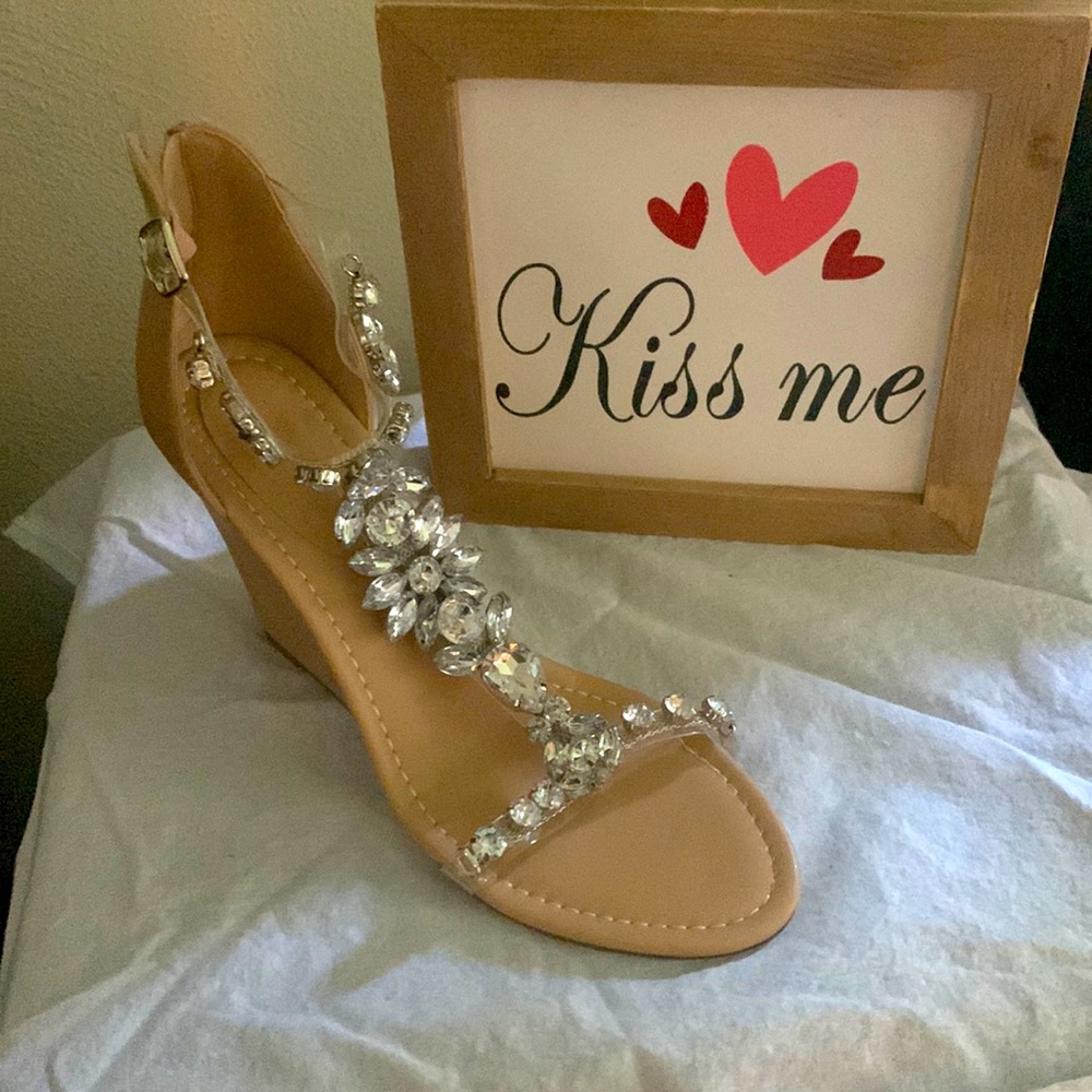 Cream wedge with rhinestone embellishments never been worn